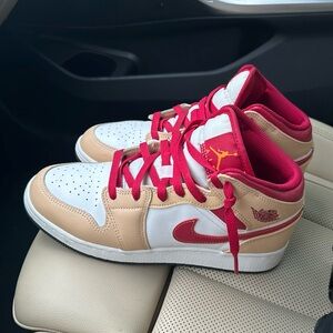 Air Jordan 1 Light Curry Cardinal Red